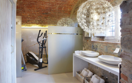 Spa area with gym and bathrooms